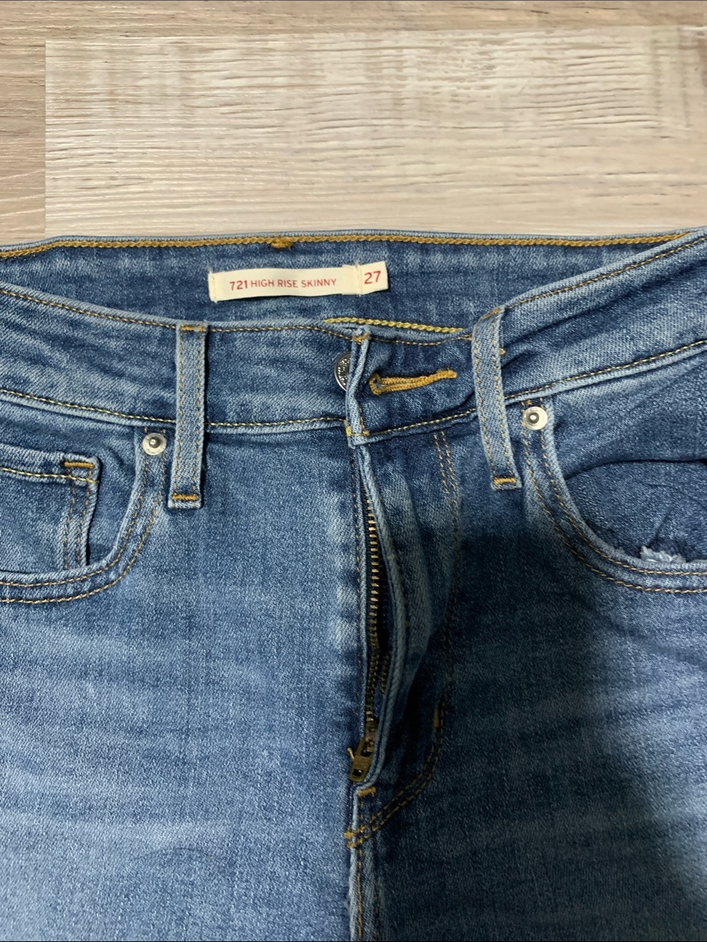 Levi's 721 High Rise Skinny Jeans - Medium Blue Wash